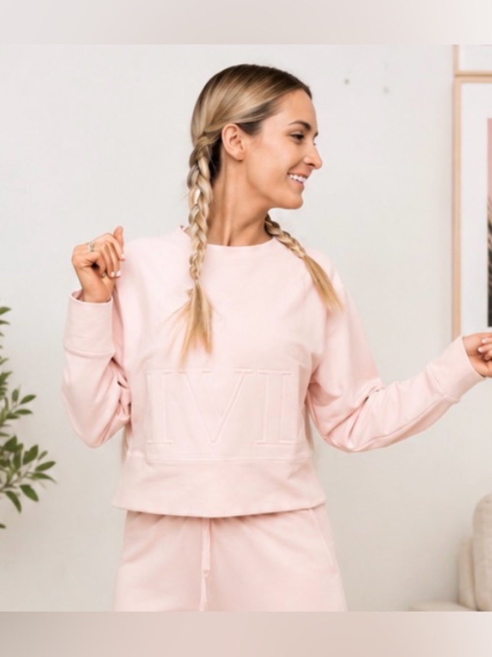 20 Ivory Lane Collective IVL Pink Peony Embossed Logo Sweatshirt Size 4